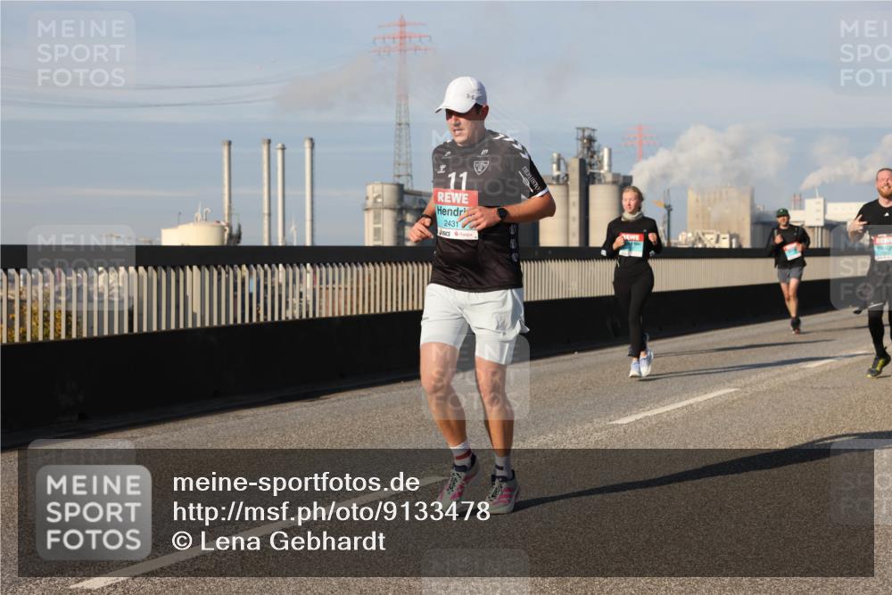 03.10.2025 - Köhlbrandbrückenlauf Lena Gebhardt http://msf.ph/oto/9133478 03.10.2025 09:51:24 Position 2 11, 2431 meine-sportfotos.de