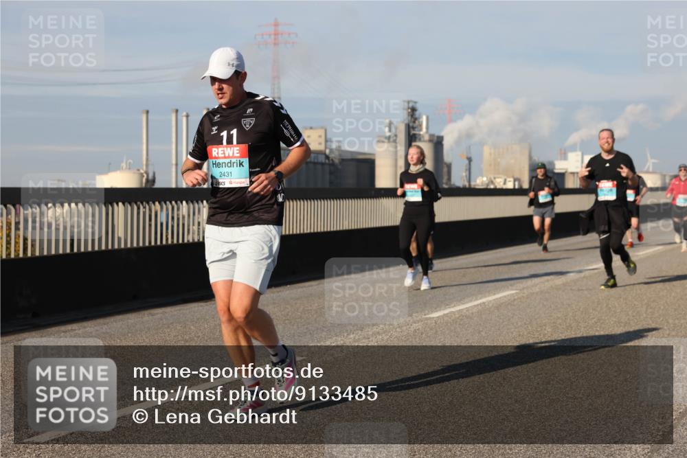 03.10.2025 - Köhlbrandbrückenlauf Lena Gebhardt http://msf.ph/oto/9133485 03.10.2025 09:51:24 Position 2 11, 2431 meine-sportfotos.de