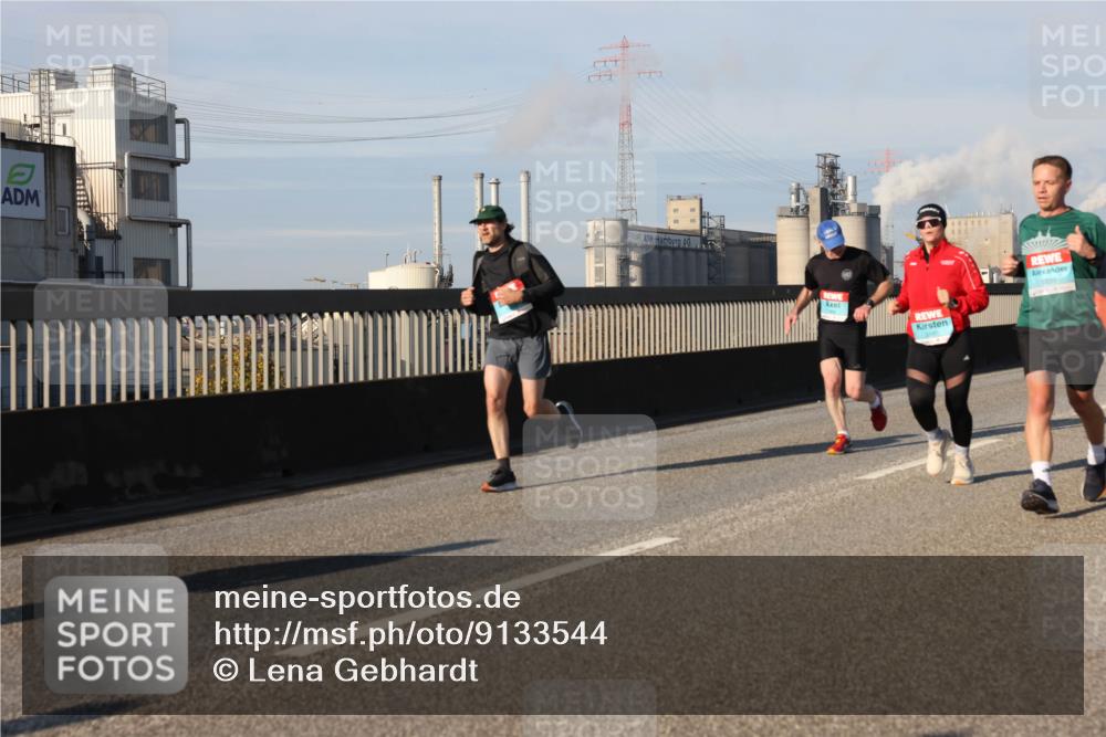 03.10.2025 - Köhlbrandbrückenlauf Lena Gebhardt http://msf.ph/oto/9133544 03.10.2025 09:51:28 Position 2  meine-sportfotos.de