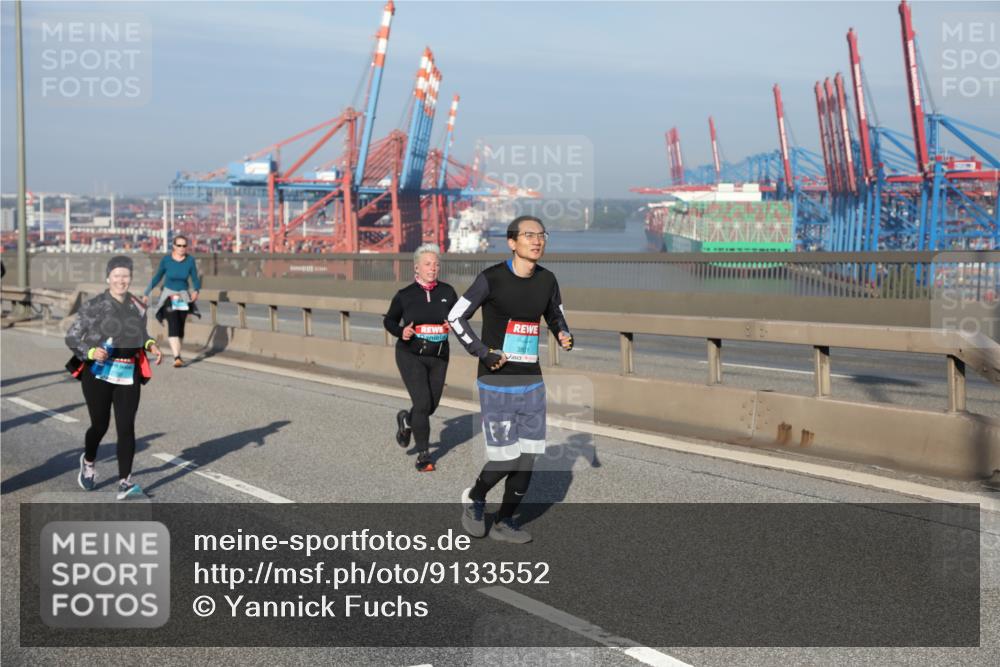03.10.2025 - Köhlbrandbrückenlauf Yannick Fuchs http://msf.ph/oto/9133552 03.10.2025 09:06:20 Position 2 7 meine-sportfotos.de