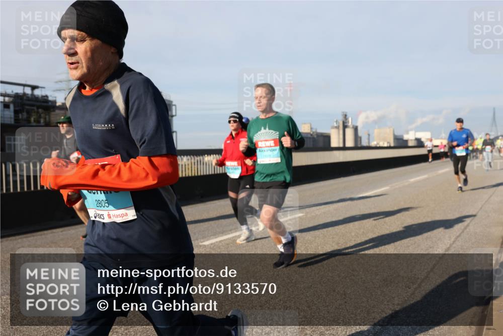 03.10.2025 - Köhlbrandbrückenlauf Lena Gebhardt http://msf.ph/oto/9133570 03.10.2025 09:51:30 Position 2 2805, 1699 meine-sportfotos.de