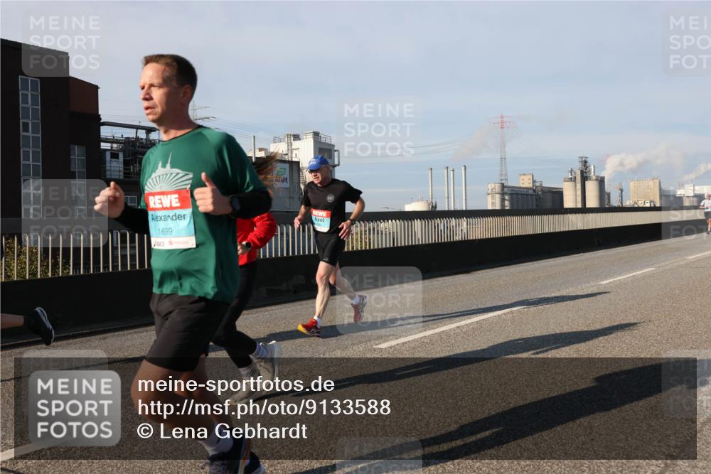 03.10.2025 - Köhlbrandbrückenlauf Lena Gebhardt http://msf.ph/oto/9133588 03.10.2025 09:51:31 Position 2 1699 meine-sportfotos.de