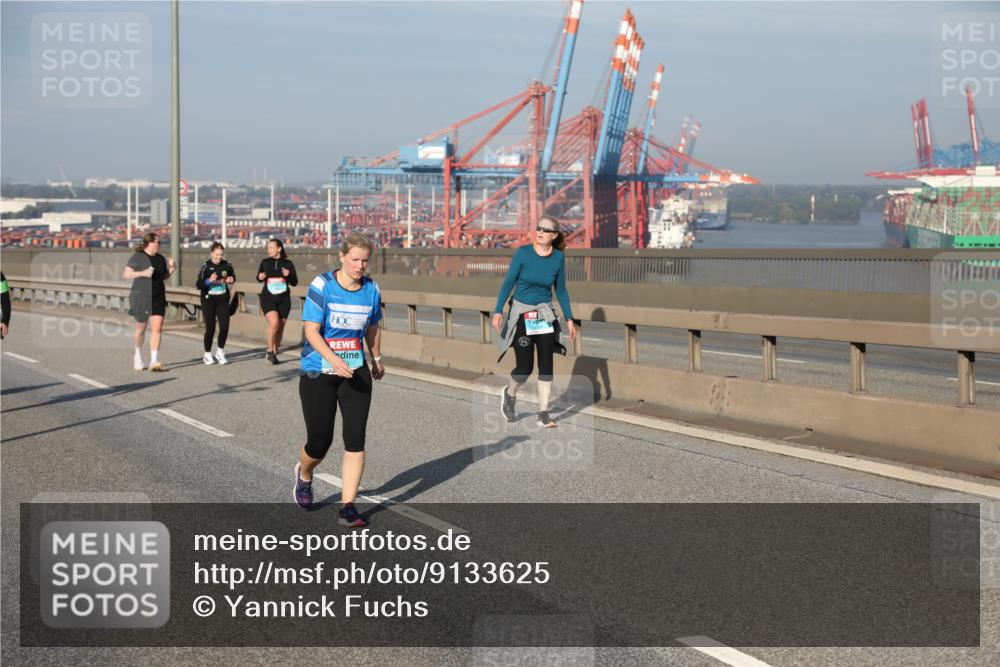 03.10.2025 - Köhlbrandbrückenlauf Yannick Fuchs http://msf.ph/oto/9133625 03.10.2025 09:06:25 Position 2  meine-sportfotos.de