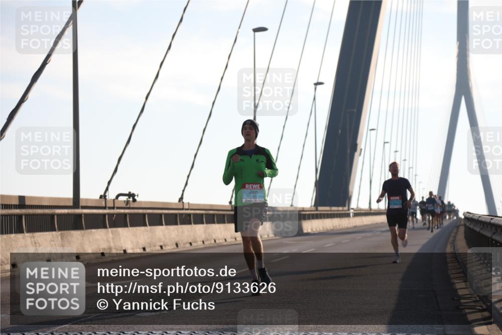 03.10.2025 - Köhlbrandbrückenlauf Yannick Fuchs http://msf.ph/oto/9133626 03.10.2025 08:20:39 Position 1 2701 meine-sportfotos.de