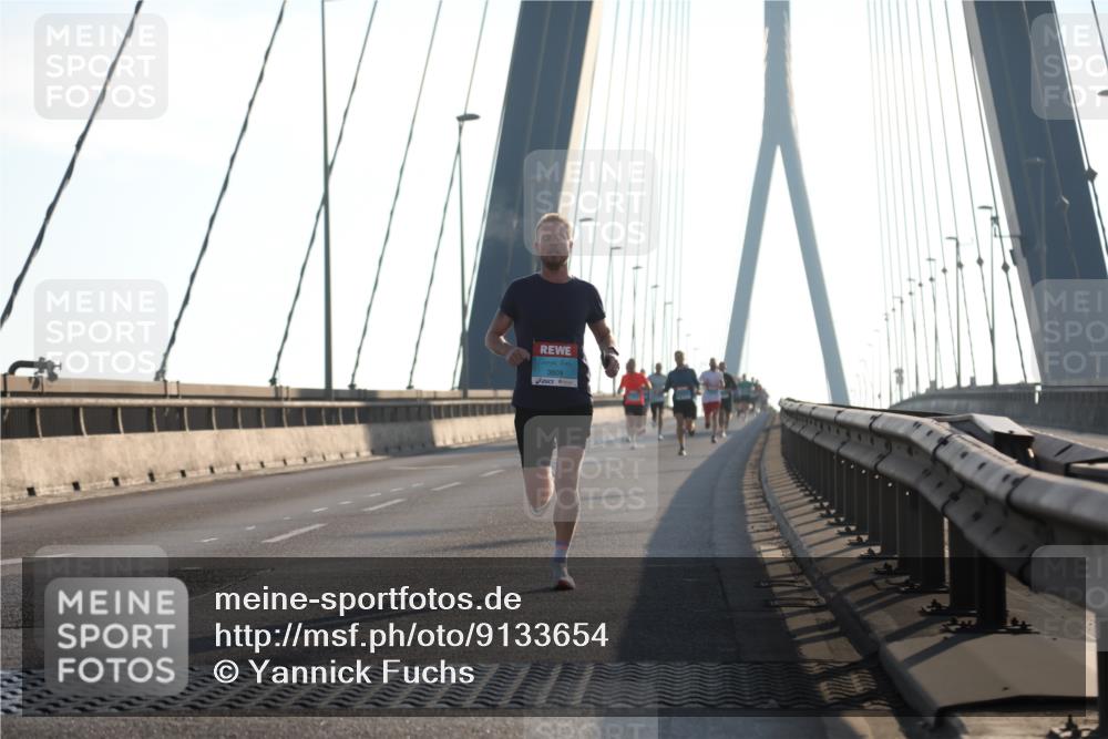 03.10.2025 - Köhlbrandbrückenlauf Yannick Fuchs http://msf.ph/oto/9133654 03.10.2025 08:20:41 Position 1 3809 meine-sportfotos.de
