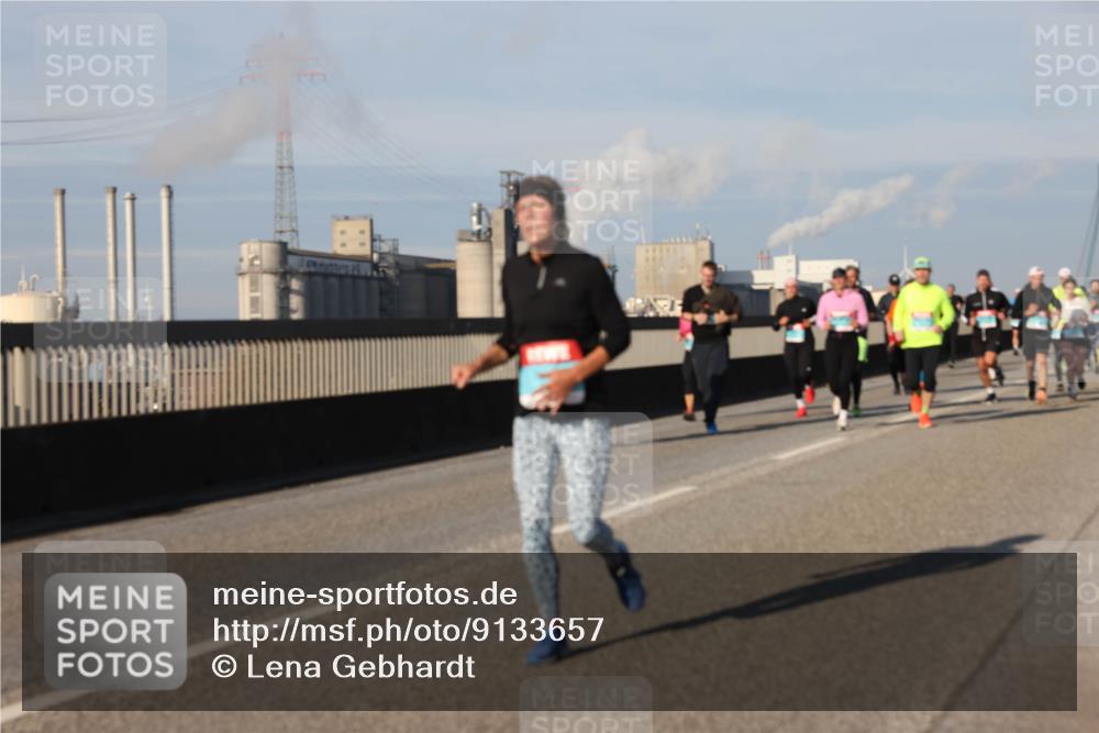 03.10.2025 - Köhlbrandbrückenlauf Lena Gebhardt http://msf.ph/oto/9133657 03.10.2025 09:51:35 Position 2  meine-sportfotos.de