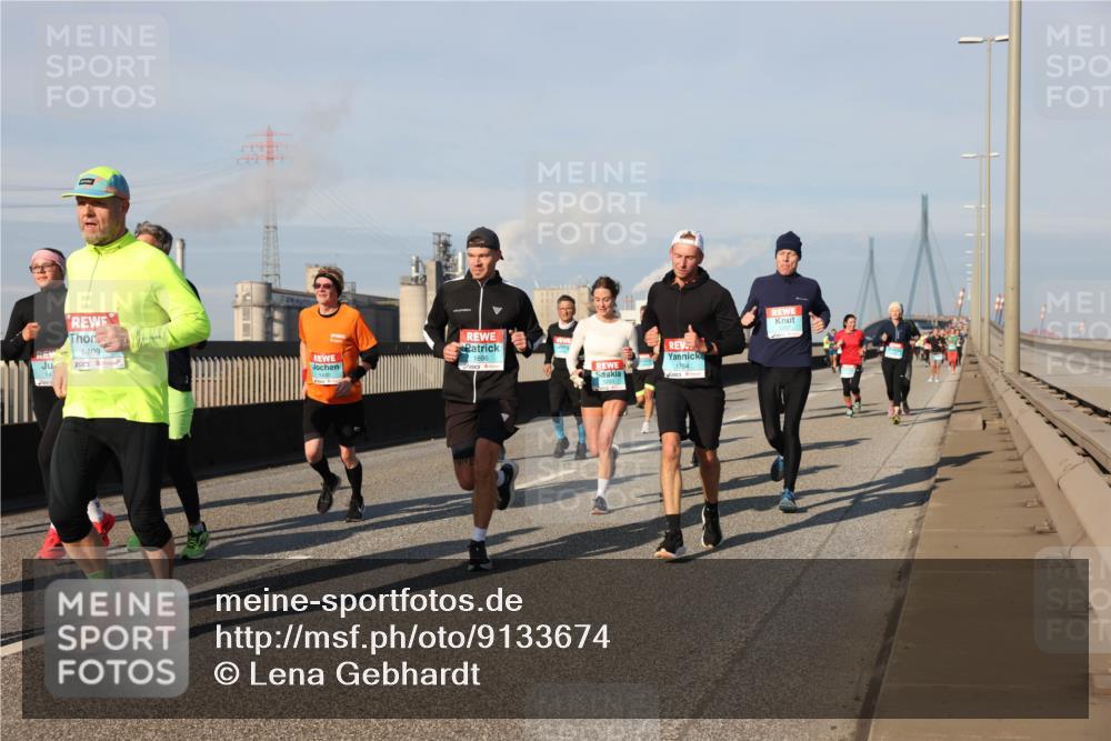 03.10.2025 - Köhlbrandbrückenlauf Lena Gebhardt http://msf.ph/oto/9133674 03.10.2025 09:51:41 Position 2 147, 1409, 1764, 1430, 1886 meine-sportfotos.de