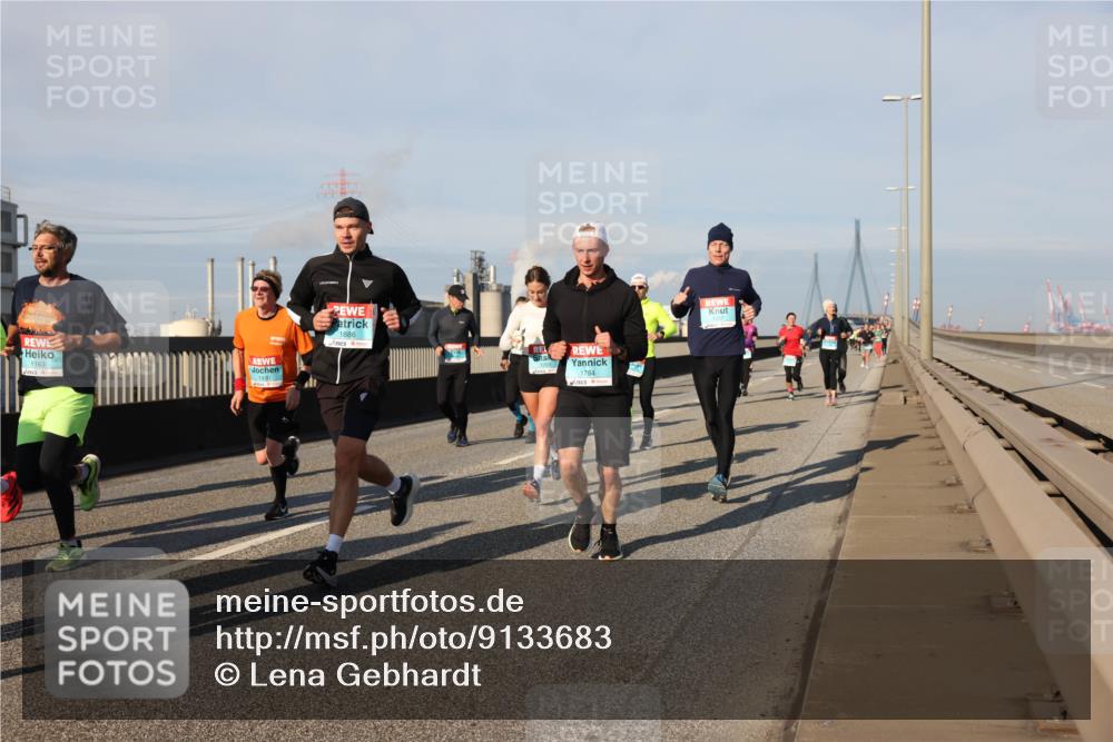03.10.2025 - Köhlbrandbrückenlauf Lena Gebhardt http://msf.ph/oto/9133683 03.10.2025 09:51:41 Position 2 1163, 1886, 1764 meine-sportfotos.de