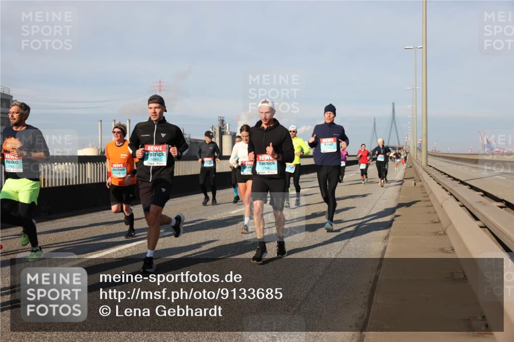 03.10.2025 - Köhlbrandbrückenlauf Lena Gebhardt http://msf.ph/oto/9133685 03.10.2025 09:51:41 Position 2 1163, 1886, 1764 meine-sportfotos.de
