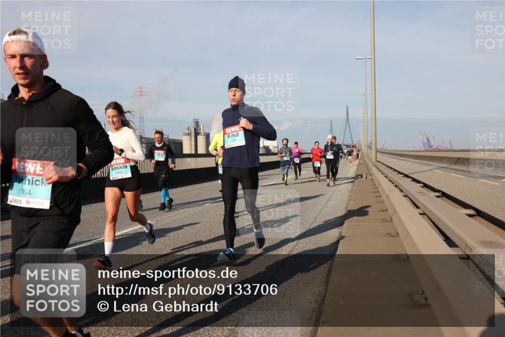03.10.2025 - Köhlbrandbrückenlauf Lena Gebhardt http://msf.ph/oto/9133706 03.10.2025 09:51:42 Position 2 1764, 1203, 1257 meine-sportfotos.de