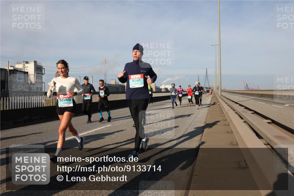03.10.2025 - Köhlbrandbrückenlauf Lena Gebhardt http://msf.ph/oto/9133714 03.10.2025 09:51:43 Position 2 1203, 1257 meine-sportfotos.de