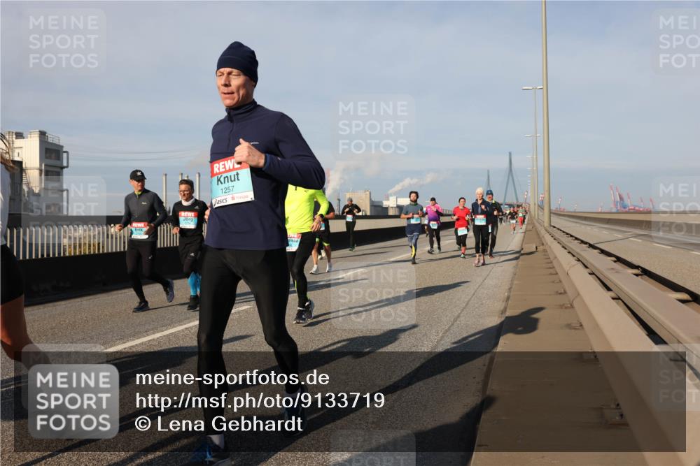 03.10.2025 - Köhlbrandbrückenlauf Lena Gebhardt http://msf.ph/oto/9133719 03.10.2025 09:51:43 Position 2 1257 meine-sportfotos.de