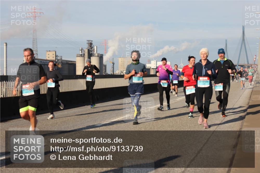 03.10.2025 - Köhlbrandbrückenlauf Lena Gebhardt http://msf.ph/oto/9133739 03.10.2025 09:51:44 Position 2  meine-sportfotos.de