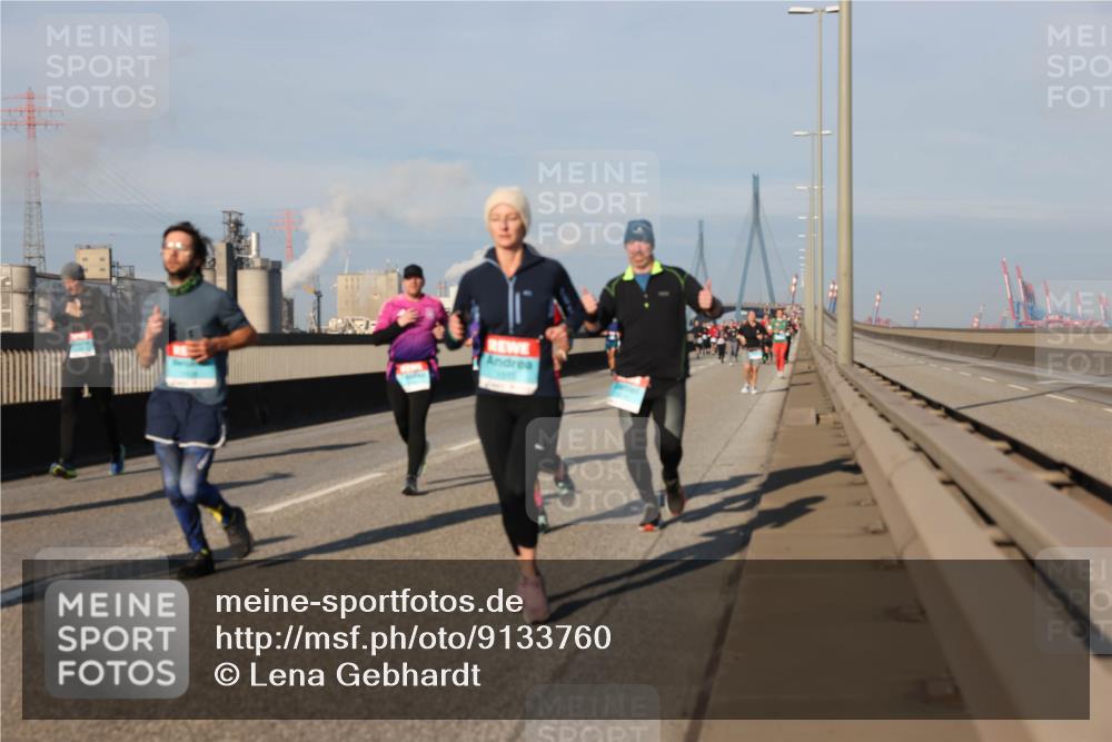 03.10.2025 - Köhlbrandbrückenlauf Lena Gebhardt http://msf.ph/oto/9133760 03.10.2025 09:51:45 Position 2  meine-sportfotos.de