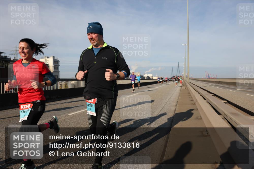 03.10.2025 - Köhlbrandbrückenlauf Lena Gebhardt http://msf.ph/oto/9133816 03.10.2025 09:51:48 Position 2 1876, 5 meine-sportfotos.de