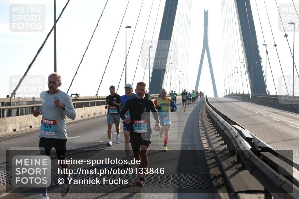 03.10.2025 - Köhlbrandbrückenlauf Yannick Fuchs http://msf.ph/oto/9133846 03.10.2025 08:20:56 Position 1 3267, 3269 meine-sportfotos.de