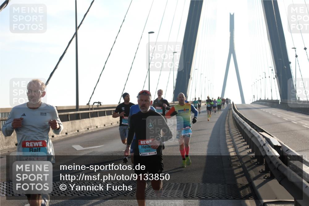03.10.2025 - Köhlbrandbrückenlauf Yannick Fuchs http://msf.ph/oto/9133850 03.10.2025 08:20:57 Position 1 3267, 3269 meine-sportfotos.de