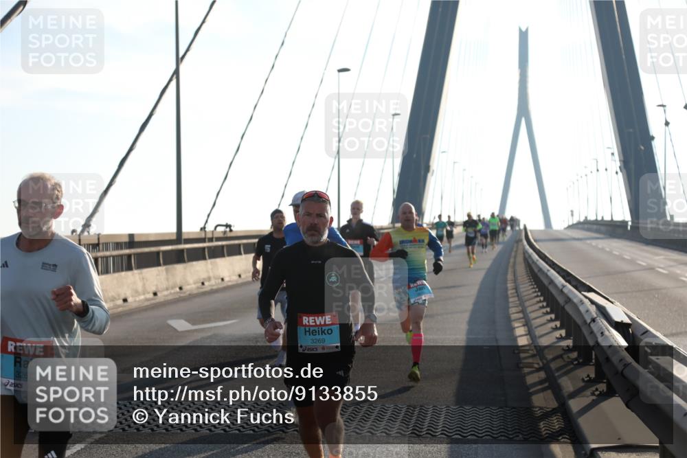 03.10.2025 - Köhlbrandbrückenlauf Yannick Fuchs http://msf.ph/oto/9133855 03.10.2025 08:20:57 Position 1 3267, 3269 meine-sportfotos.de