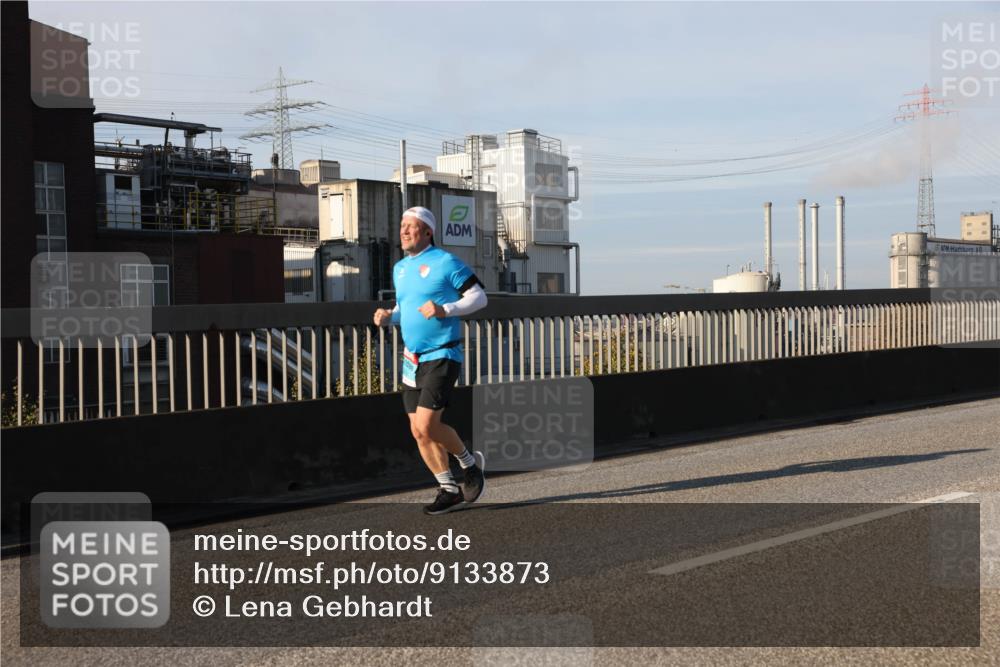 03.10.2025 - Köhlbrandbrückenlauf Lena Gebhardt http://msf.ph/oto/9133873 03.10.2025 09:51:53 Position 2  meine-sportfotos.de