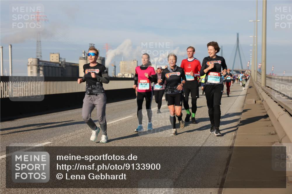 03.10.2025 - Köhlbrandbrückenlauf Lena Gebhardt http://msf.ph/oto/9133900 03.10.2025 09:52:02 Position 2 1355, 2560, 3010 meine-sportfotos.de