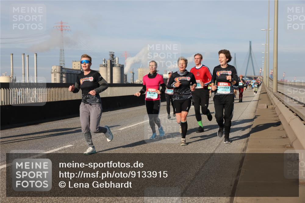 03.10.2025 - Köhlbrandbrückenlauf Lena Gebhardt http://msf.ph/oto/9133915 03.10.2025 09:52:02 Position 2 1355, 3010 meine-sportfotos.de