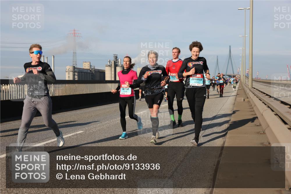 03.10.2025 - Köhlbrandbrückenlauf Lena Gebhardt http://msf.ph/oto/9133936 03.10.2025 09:52:03 Position 2 1355, 2560, 3010 meine-sportfotos.de