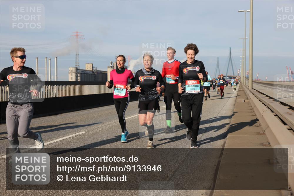 03.10.2025 - Köhlbrandbrückenlauf Lena Gebhardt http://msf.ph/oto/9133946 03.10.2025 09:52:03 Position 2 1355, 3010 meine-sportfotos.de