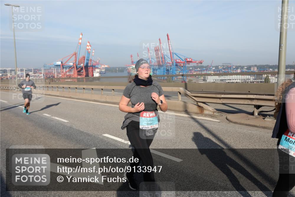 03.10.2025 - Köhlbrandbrückenlauf Yannick Fuchs http://msf.ph/oto/9133947 03.10.2025 09:07:07 Position 2 3824, 18, 227 meine-sportfotos.de