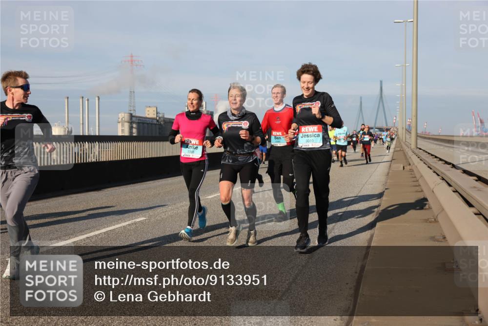 03.10.2025 - Köhlbrandbrückenlauf Lena Gebhardt http://msf.ph/oto/9133951 03.10.2025 09:52:03 Position 2 1355, 2560, 3010 meine-sportfotos.de