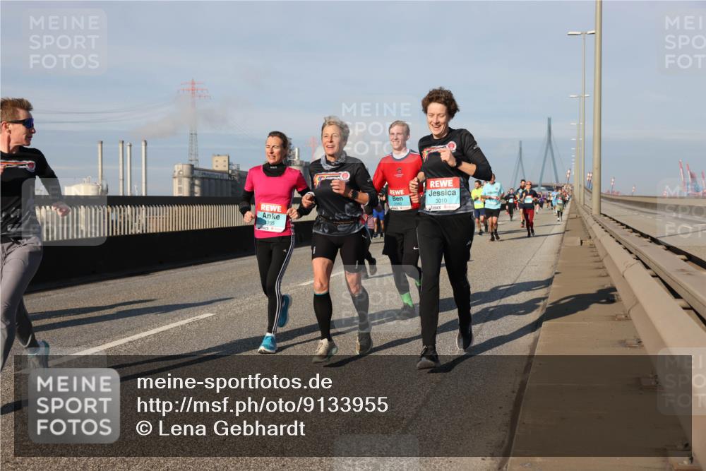 03.10.2025 - Köhlbrandbrückenlauf Lena Gebhardt http://msf.ph/oto/9133955 03.10.2025 09:52:03 Position 2 355, 2560, 3010 meine-sportfotos.de