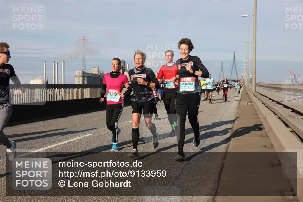 03.10.2025 - Köhlbrandbrückenlauf Lena Gebhardt http://msf.ph/oto/9133959 03.10.2025 09:52:03 Position 2 1355, 2560, 3010 meine-sportfotos.de