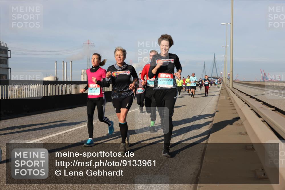 03.10.2025 - Köhlbrandbrückenlauf Lena Gebhardt http://msf.ph/oto/9133961 03.10.2025 09:52:03 Position 2 1355, 3010 meine-sportfotos.de