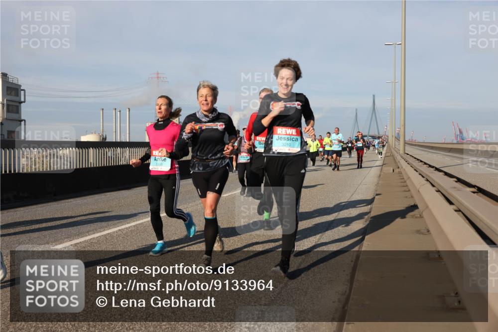 03.10.2025 - Köhlbrandbrückenlauf Lena Gebhardt http://msf.ph/oto/9133964 03.10.2025 09:52:03 Position 2 1355, 3010 meine-sportfotos.de