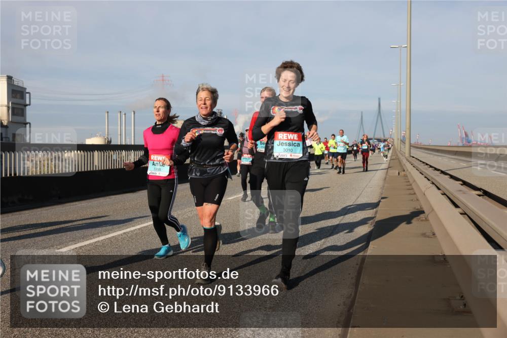 03.10.2025 - Köhlbrandbrückenlauf Lena Gebhardt http://msf.ph/oto/9133966 03.10.2025 09:52:03 Position 2 1355, 3010 meine-sportfotos.de