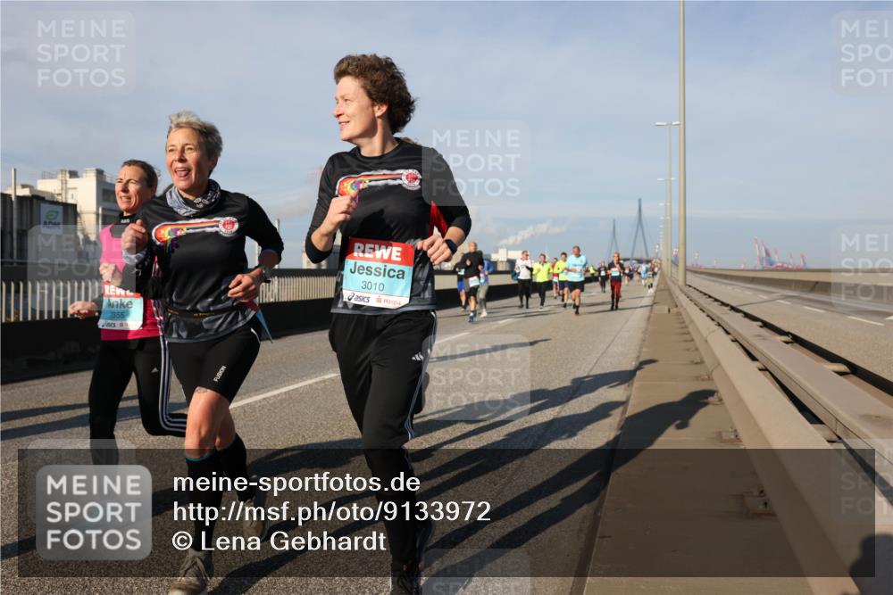 03.10.2025 - Köhlbrandbrückenlauf Lena Gebhardt http://msf.ph/oto/9133972 03.10.2025 09:52:04 Position 2 1355, 3010 meine-sportfotos.de