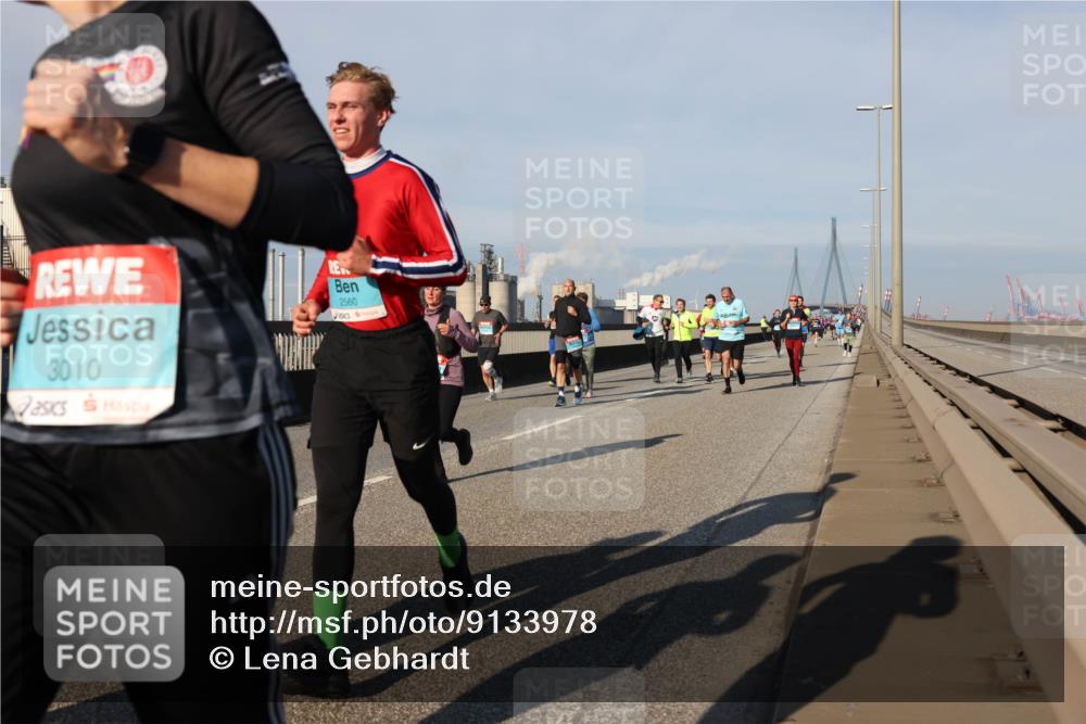 03.10.2025 - Köhlbrandbrückenlauf Lena Gebhardt http://msf.ph/oto/9133978 03.10.2025 09:52:04 Position 2 3010, 2560 meine-sportfotos.de