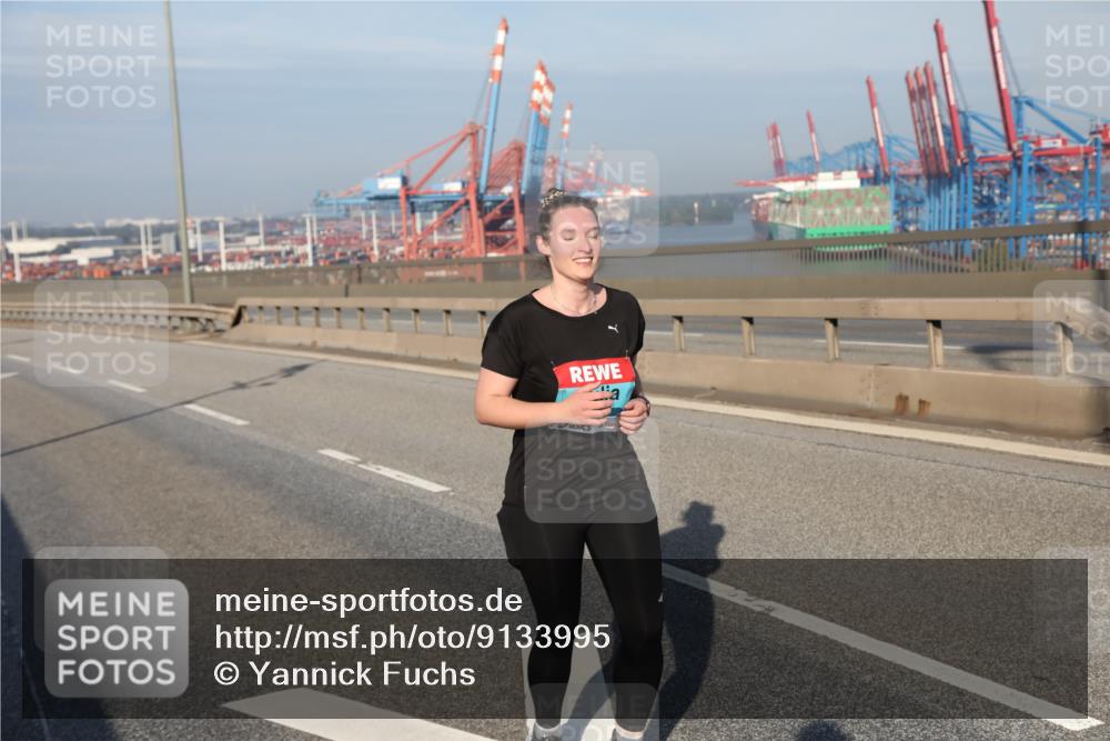 03.10.2025 - Köhlbrandbrückenlauf Yannick Fuchs http://msf.ph/oto/9133995 03.10.2025 09:07:11 Position 2  meine-sportfotos.de