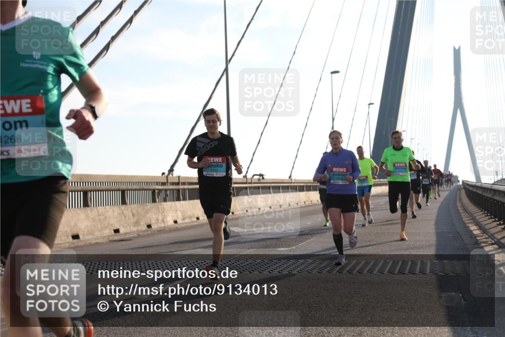 03.10.2025 - Köhlbrandbrückenlauf Yannick Fuchs http://msf.ph/oto/9134013 03.10.2025 08:21:08 Position 1 1268, 2722, 3704 meine-sportfotos.de
