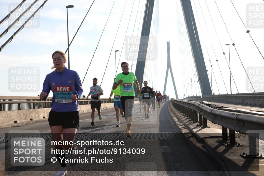 03.10.2025 - Köhlbrandbrückenlauf Yannick Fuchs http://msf.ph/oto/9134039 03.10.2025 08:21:09 Position 1 5, 3704, 3262 meine-sportfotos.de