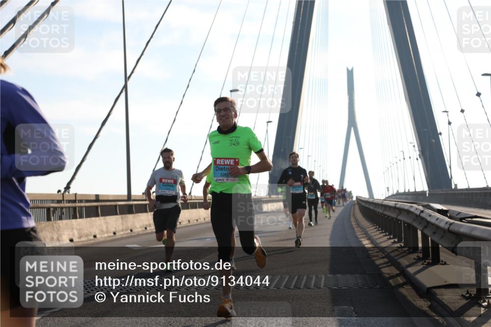 03.10.2025 - Köhlbrandbrückenlauf Yannick Fuchs http://msf.ph/oto/9134044 03.10.2025 08:21:10 Position 1 3262 meine-sportfotos.de
