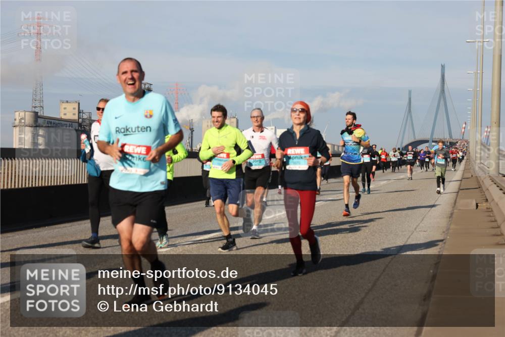 03.10.2025 - Köhlbrandbrückenlauf Lena Gebhardt http://msf.ph/oto/9134045 03.10.2025 09:52:08 Position 2  meine-sportfotos.de