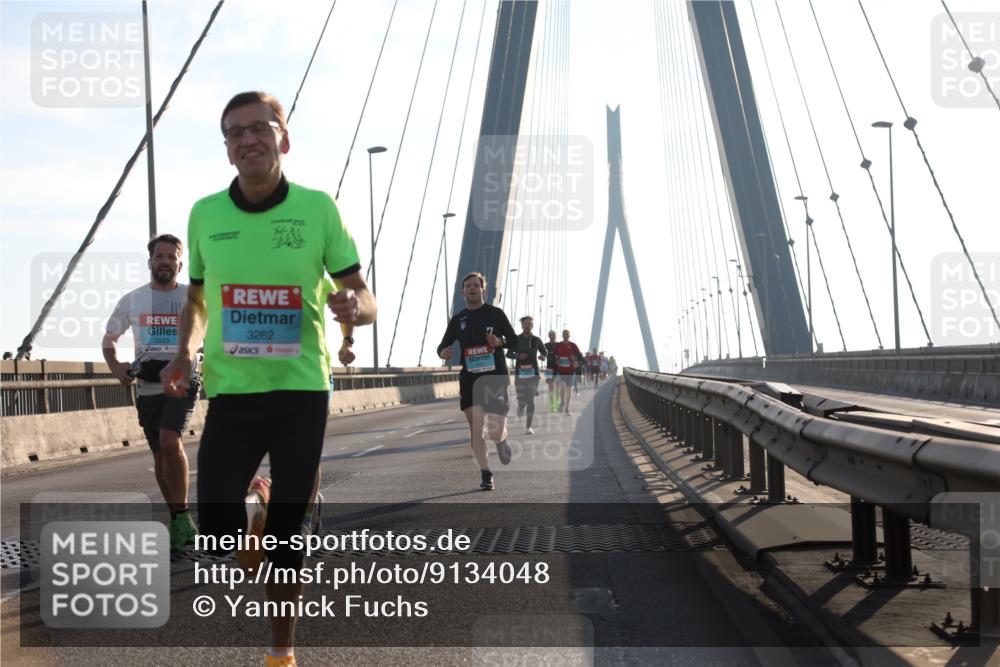 03.10.2025 - Köhlbrandbrückenlauf Yannick Fuchs http://msf.ph/oto/9134048 03.10.2025 08:21:10 Position 1 2933, 3262 meine-sportfotos.de