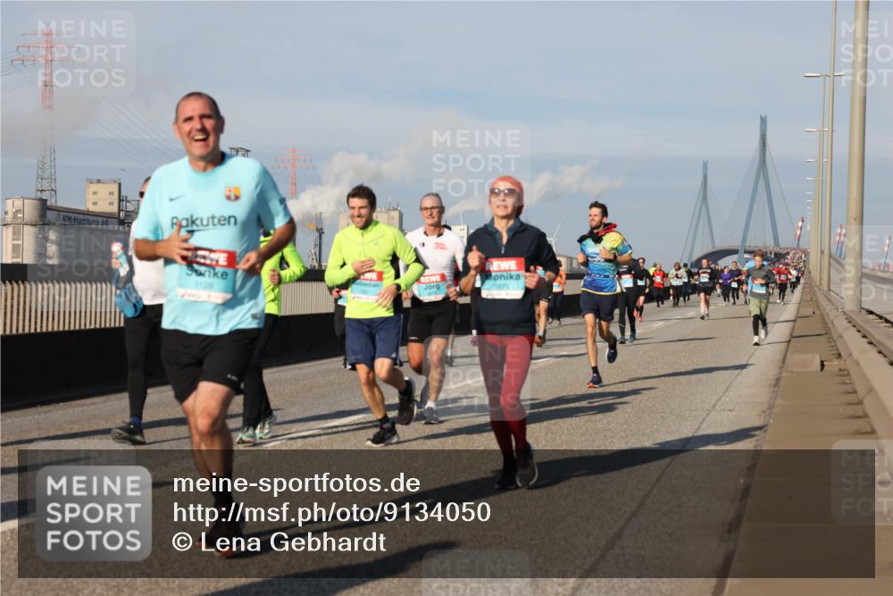 03.10.2025 - Köhlbrandbrückenlauf Lena Gebhardt http://msf.ph/oto/9134050 03.10.2025 09:52:08 Position 2 3128, 1670 meine-sportfotos.de