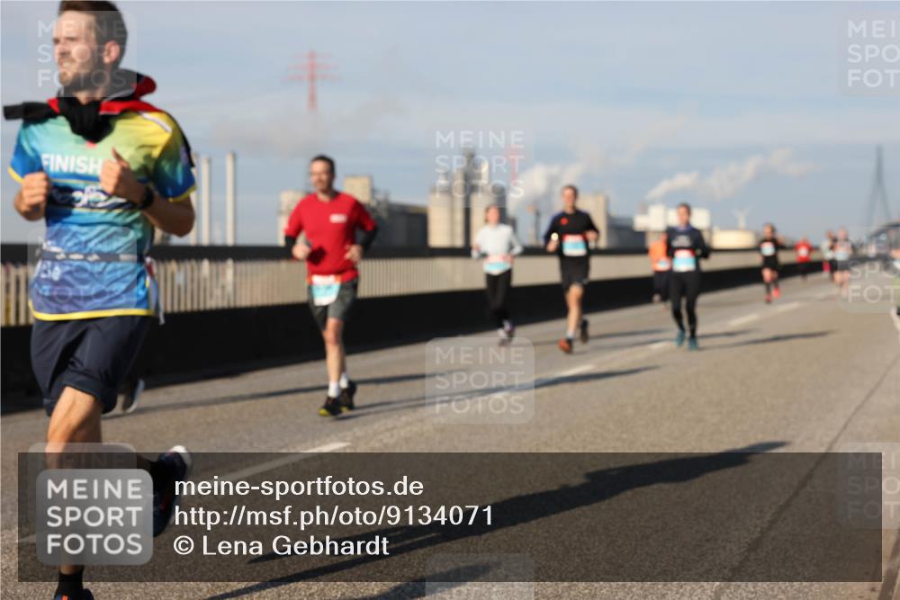 03.10.2025 - Köhlbrandbrückenlauf Lena Gebhardt http://msf.ph/oto/9134071 03.10.2025 09:52:12 Position 2  meine-sportfotos.de