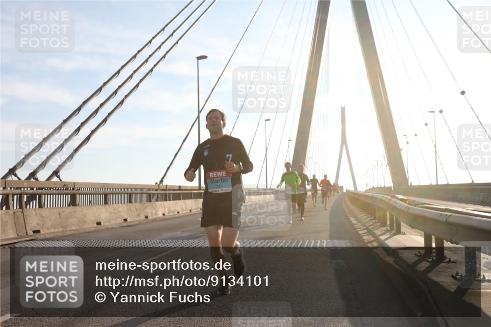 03.10.2025 - Köhlbrandbrückenlauf Yannick Fuchs http://msf.ph/oto/9134101 03.10.2025 08:21:12 Position 1 1061 meine-sportfotos.de