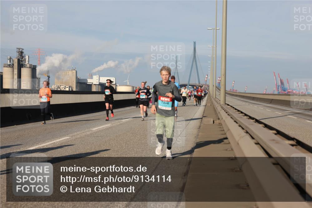 03.10.2025 - Köhlbrandbrückenlauf Lena Gebhardt http://msf.ph/oto/9134114 03.10.2025 09:52:15 Position 2 3707 meine-sportfotos.de