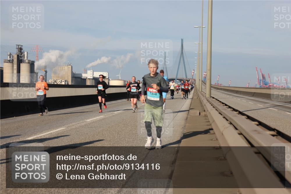 03.10.2025 - Köhlbrandbrückenlauf Lena Gebhardt http://msf.ph/oto/9134116 03.10.2025 09:52:15 Position 2 3707 meine-sportfotos.de