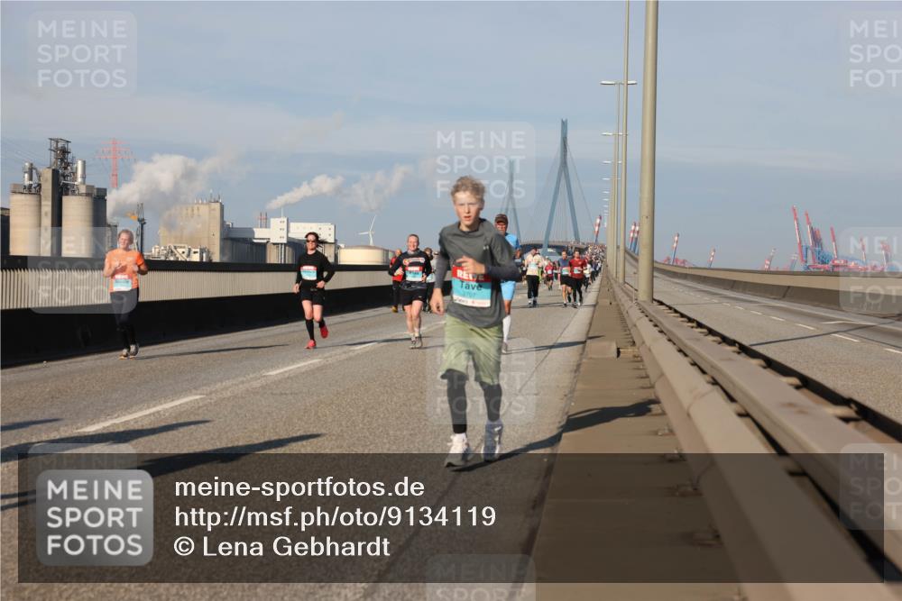 03.10.2025 - Köhlbrandbrückenlauf Lena Gebhardt http://msf.ph/oto/9134119 03.10.2025 09:52:15 Position 2 3707 meine-sportfotos.de