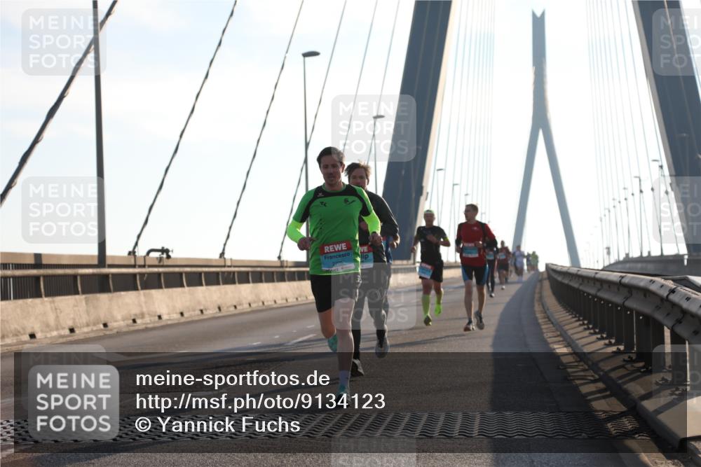 03.10.2025 - Köhlbrandbrückenlauf Yannick Fuchs http://msf.ph/oto/9134123 03.10.2025 08:21:13 Position 1 2705 meine-sportfotos.de