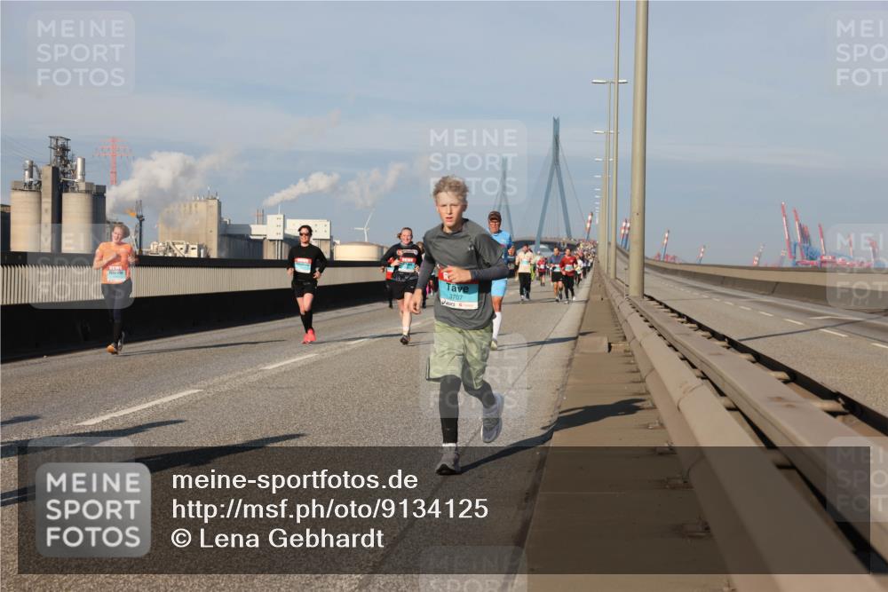 03.10.2025 - Köhlbrandbrückenlauf Lena Gebhardt http://msf.ph/oto/9134125 03.10.2025 09:52:15 Position 2 3707 meine-sportfotos.de